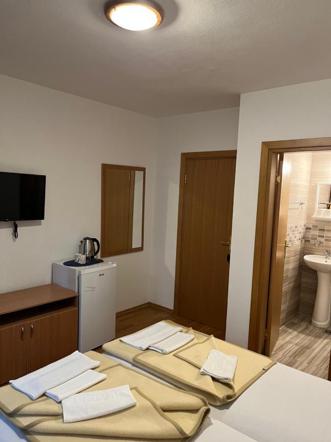 Apartmani Goran I Jelena Zec Будва Екстериор снимка